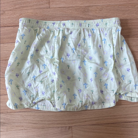 PINK Victoria's Secret Light Green Floral Pajama Shorts - Picture 6 of 7